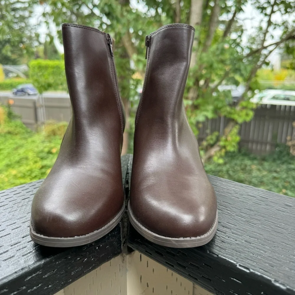 Kelly & Katie Women’s Jadona Block Heel Booties in Brown Size 10‎